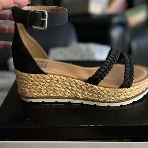 Dolce Vita Black wedges